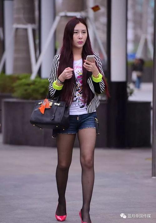 丝袜长筒靴街拍 下载,时尚潮流的街头演绎