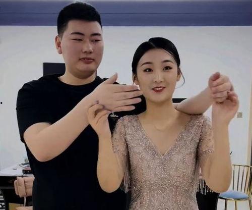 张玲玲邻居爆料视频,张玲玲家中惊人一幕，视频内容引发热议