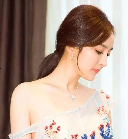 女明星扎小辫,女明星演绎复古时尚魅力