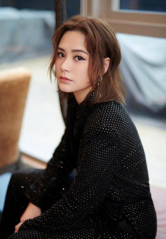 娱乐吃瓜女艺人被冷落,吃瓜女艺人遭遇冷落，幕后真相揭秘