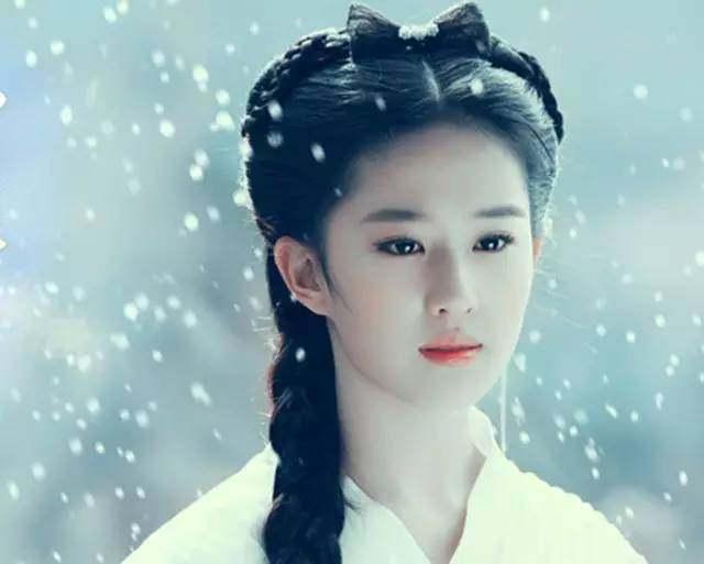 娱乐圈吃瓜刘亦菲,娱乐圈的瓜田，她如何成为焦点？